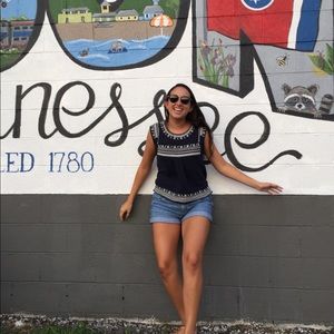 Meet your Posher, Danielle